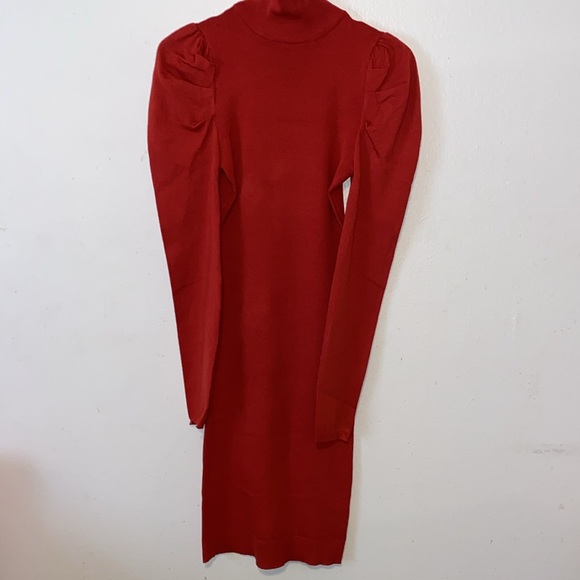 Long sleeve fitted dress size M never been worn before - Picture 2 of 2